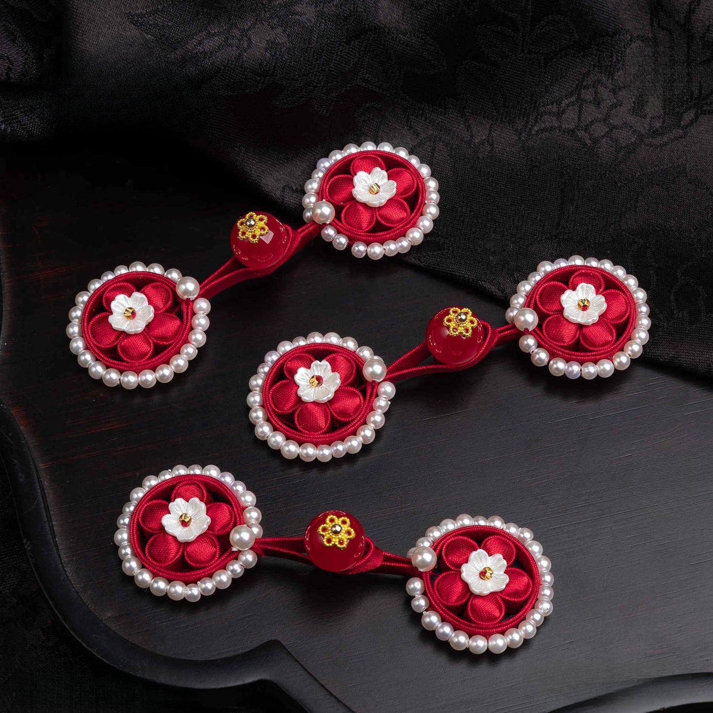 Red sunflower pearl button - handmade decorative sew-on button