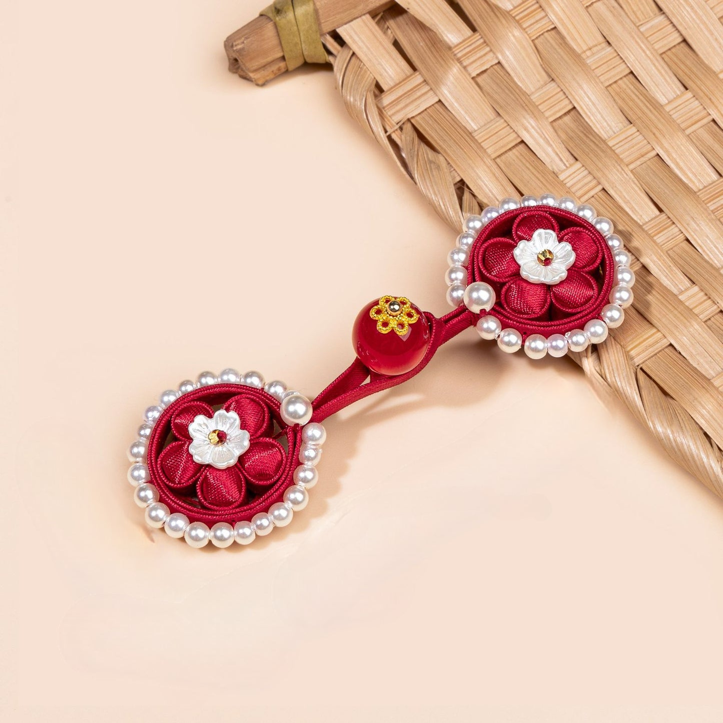 Red sunflower pearl button