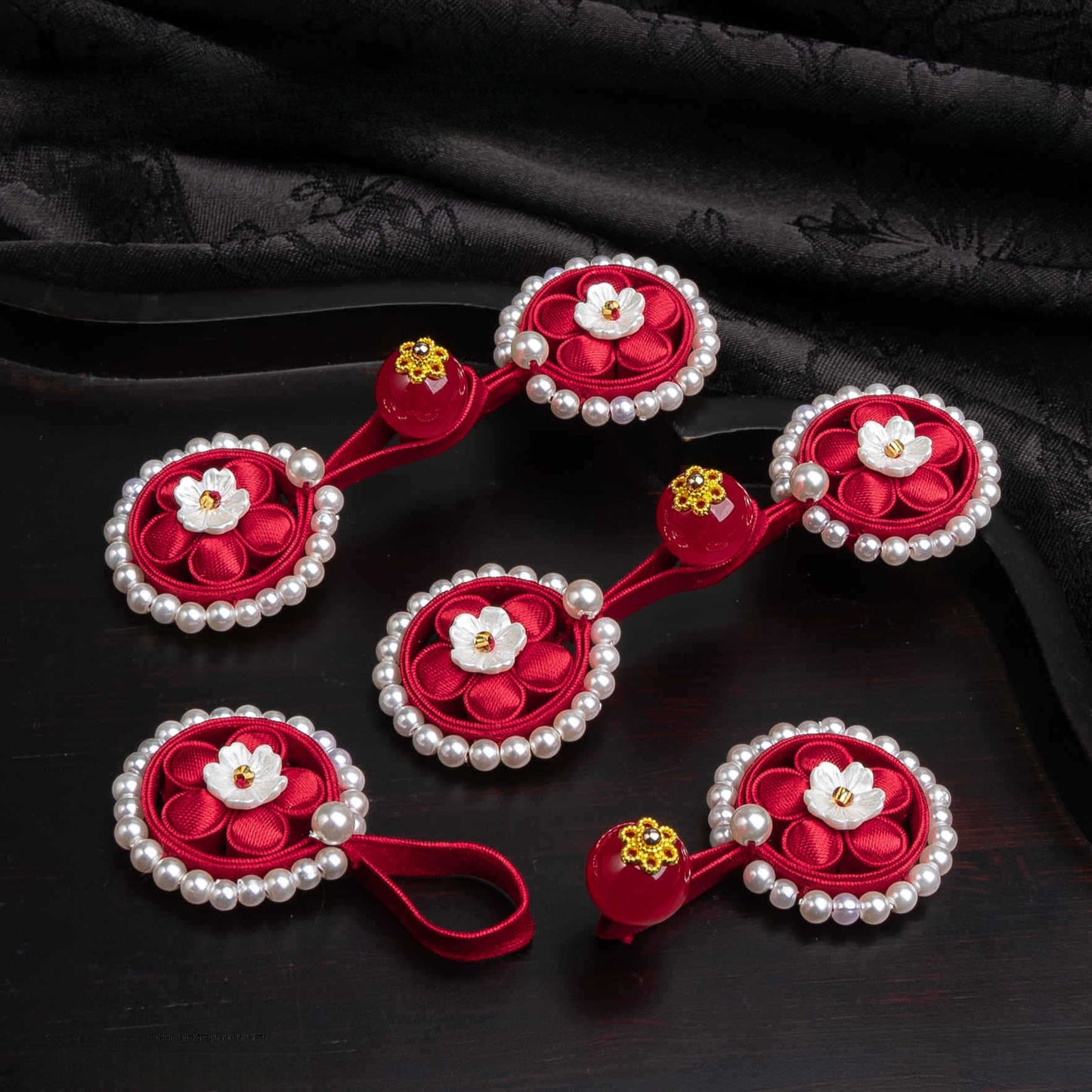 Red sunflower pearl button - handmade decorative sew-on button